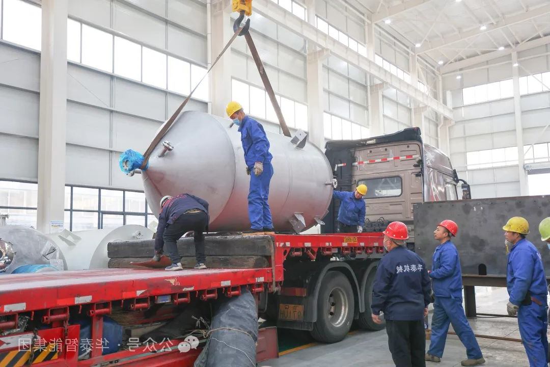 快盈VIII体育
智能装备集团10TPD一级大豆油精炼设备启运山东，助力高品质食用油市场